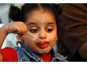 Çocuklara tv karşısında yemek yedirmeyin