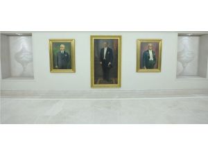 Cumhurbaşkanlarının portreleri Köşk'te