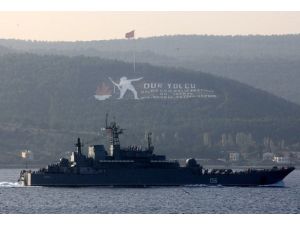 Rus gemileri Çanakkale Boğazı'ndan geçti