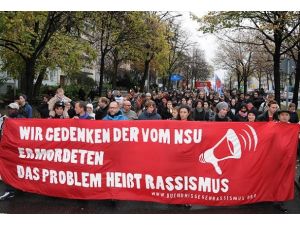 Berlin’de yüzlerce kişi ırkçılığı protesto etti