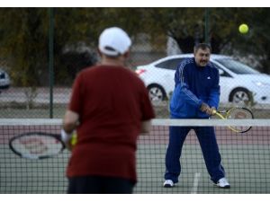 Şimşek ve Eroğlu tenis oynadı