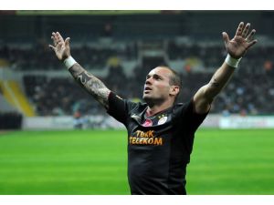 Muslera ve Sneijder'den kötü haber