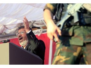 Mahkeme başkanına Rabia işaretiyle yanıt verdi