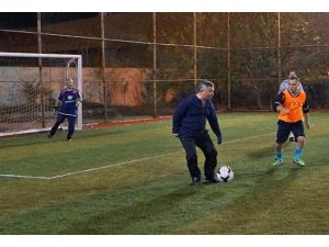 İmamlar papazlarla yapacakları maça sıkı hazırlanıyor