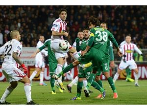 Timsah deplasmanda yenildi