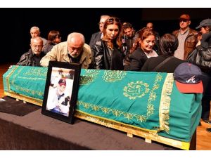 Savaş Ay son yolculuğuna uğurlandı