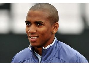 Galatasaray Ashley Young'un peşinde