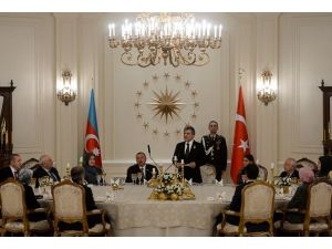 Gül Aliyev onuruna yemek verdi