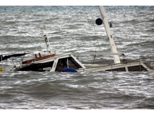 Göçmenleri taşıyan tekne battı: 12 ölü