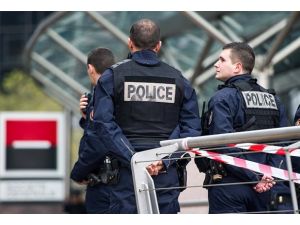 Paris'te silahlı saldırı alarmı