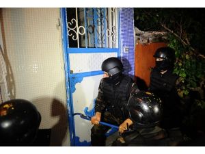 İzmir'de 900 polisle uyuşturucu operasyonu