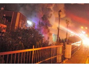 Gaziosmanpaşa'da fabrika yangını