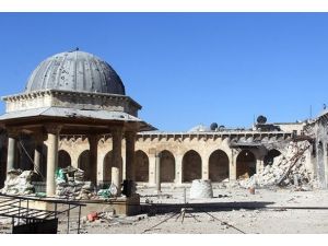 Tarihi Emevi Cami ağır silahlarla vuruldu