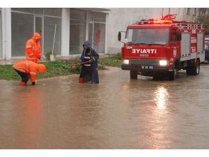 Edremit'te kapalı otopark çöktü