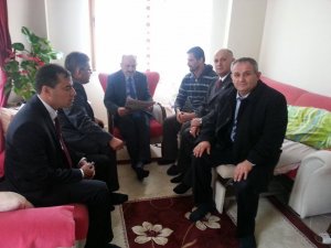 Sağlık Bakanı Mehmet Müezzinoğlu, Gazeteci Irmak'I ziyaret etti