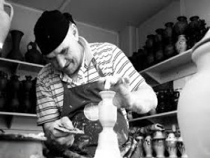 Bakanlık belgeli sanatkarın çarık ustalığını yaşatma mücadelesi