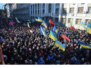 Ukrayna'da gösteriler sürüyor