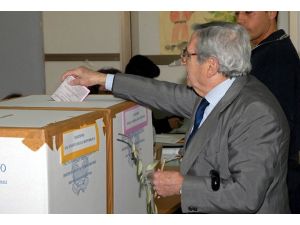 İtalya'da seçim yasasına iptal