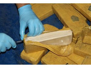 Adliyeden uyuşturucu çalanlara 18'er yıl hapis