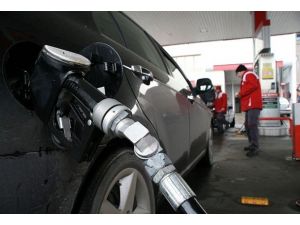 Benzinin litre fiyatı 10 kuruş arttı