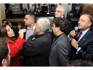 Oktay Vural'a Londra'da protesto