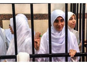 "Sabah 7 Hareketi" üyesi genç kızlara tecilli hapis