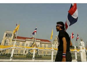Tayland'da göstericiler gölge hükümet kuruyor