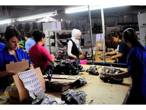 Kadın hem evde hem işte mesai yapıyor