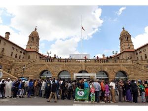 Mandela'nın naaşı ziyarete açıldı