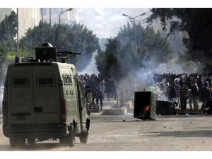 Mısır'da polis öğrenci yurduna baskın düzenledi