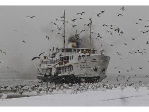 Deniz ulaşımına kar engeli