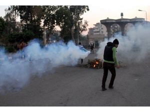 Öğrenci gösterileri polis engeline takıldı