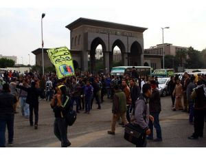 Mısır'da darbe karşıtı öğrenci eylemleri sürüyor