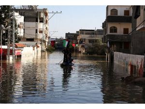 Gazze sokaklarında "yardım kayıkları"