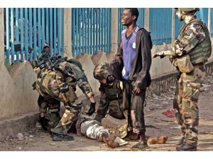 Fransa Hristiyan milisleri silahlandırmakla suçlanıyor