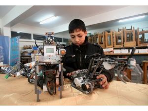 Abluka altında robot tasarlıyorlar