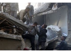 Halep'te soğuktan kaçanları "varil terörü" vuruyor