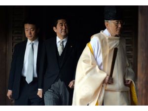 Çin'de Abe'ye tepki büyüyor