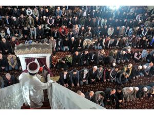 Diyanetin cuma hutbesinde "kendinizi sorgulayın" denilecek