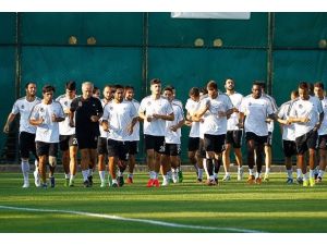 Beşiktaş Dentinho'nun sözleşmesini feshetti