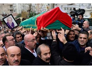 Adnan Şenses son yolculuğuna uğurlandı