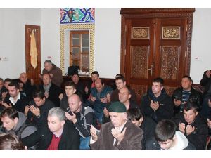 Karadağ'daki camilerde Başbakan Erdoğan için dua