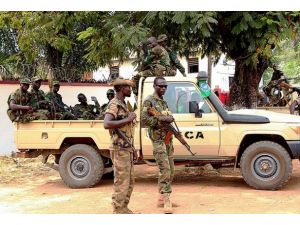 Hristiyan çete üyeleri Müslümanların evlerini yağmaladı