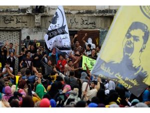 Mısır'da öğrencilerin darbe karşıtı gösterileri sürüyor