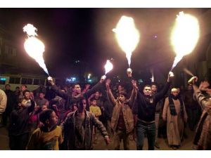 Darbe karşıtı öğrenciler "Gece 24" hareketini kurdu