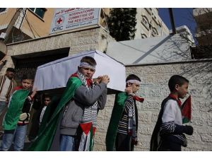 Yermuk kampındaki Filistinlilerle dayanışma gösterisi