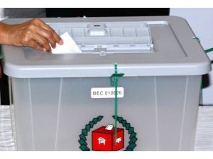 Bangladeş'te seçimi iktidardaki Avami Partisi kazandı