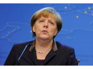 Merkel düştü