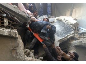 Halep'te varil bombalı saldırı: 8'i çocuk 16 ölü