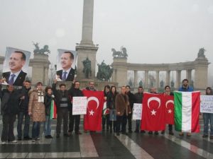 Macaristan'da "Milli İradeye Destek ve Saygı" mitingi